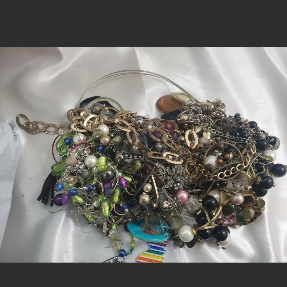 24LB Vintage to Modern Junk jewelry lot for crafts from necklace bracelet